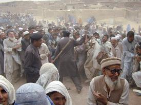 Pakistani police strong-arm Afghan refugees at outpost